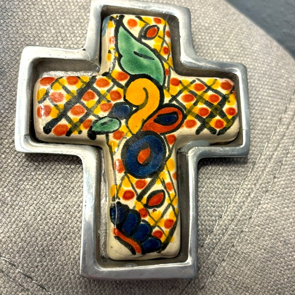 Talavera Mexico Folk Art Metal CROSS Frame With Ceramic Hand Painted CrossTile - Picture 3 of 7